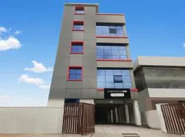 Super Townhouse Oak Kamineni Bus Stop