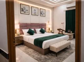 Hotel Royal Awadh Inn near Ram Mandir，位于Ayodhya的酒店