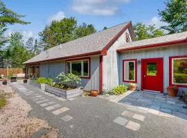 Secluded 2 BR Cottage w/ Private W/D, WiFi & Patio