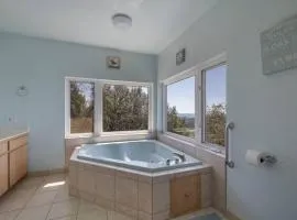 Hidden Views Cabin