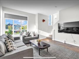 Modern 3 BR Townhouse，位于Bélanger的酒店