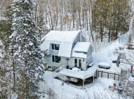 Beautiful Chalet Magog，位于Austin的酒店