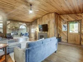 Great for Groups! Spacious Melcroft Home w/ Deck