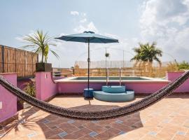 Bungalow ideal para parejas con alberca privada y jardín pet friendly，位于休特佩克的酒店