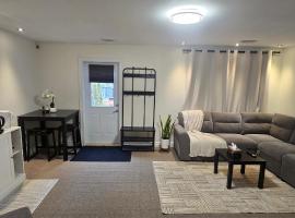 Cozy Basement Suite，位于Lower Sackville的酒店
