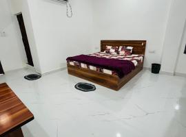 Skyline Hotel & Banquet，位于Rewa的酒店