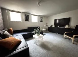 Spacious basement apartment in Hellerup, sleeps 4