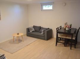 A cozy apartment at Ekhagen，位于延雪平的酒店