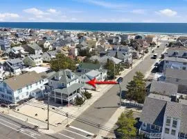 3 Bedroom 2 bath Beach House condo- 10 houses from the beach walk to the beach, where every fisherman's paradise begins