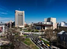 Sky View Apartment - Balcony over Universitate