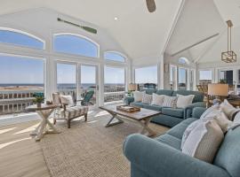 Blue Moon - LUX Oceanfront Pool Hot Tub Theater，位于Waves的酒店