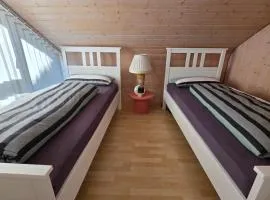 Doppelzimmer mit WC im Flur, kein Bad, keine dusche
