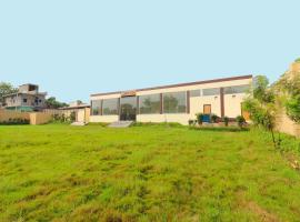 SPOT ON 42401 hotel Divine farm，位于阿里格尔的酒店