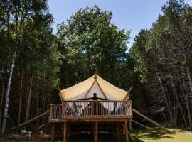 Whispering Springs Wilderness Retreat，位于Grafton的酒店
