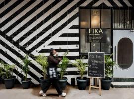 Minimalist One Hauz Khas Village，位于新德里的酒店