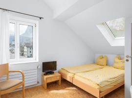 Bed and Breakfast near Glarus - Parking & Lake，位于格拉鲁斯的酒店
