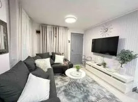 3BR Villa Near Clark Airport with Pool and Parking