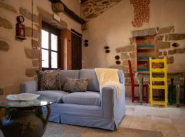 Domos de Luras, surrounded by granite，位于Luras的酒店