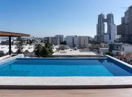 Rooftop Pool & Steps to the Beach