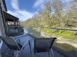 Beautiful River View with Sauna