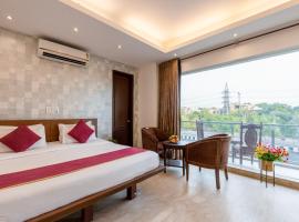 Hotel The Imperio, Near Apollo Hospital, JASOLA，位于新德里的酒店