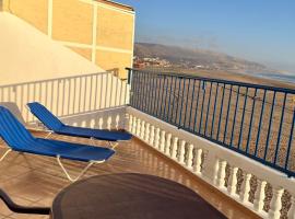 Waterfront apartment in Aghroud Imi Ouadar，位于阿吉豪德的酒店