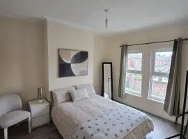 A Lovely double room in nature-shared home Liverpool