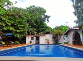 Hacienda Escondida 10min to Airport，位于阿拉胡埃拉的酒店