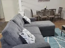 Executive Cozy 2bedroom Basement Suite
