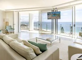 5-Star Beachfront Retreat with Theatre & Pool