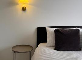 Cosy & Spacious Stay Near Station and Sydney Olympic Park，位于Merrylands的酒店