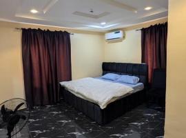 Bolmarts hotel and lounge，位于Okunola的酒店