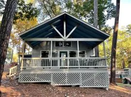 Spacious Lakefront Cabin with Water Activities near Zwolle, Louisiana
