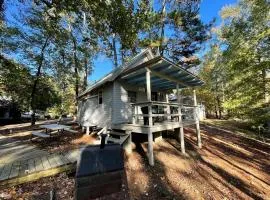 Tranquil Cabin Retreat with Private Pond and Outdoor Deck near Zwolle, Louisiana