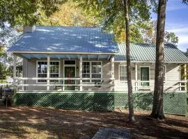 Romantic Luxury Cabin with Jacuzzi Whirlpool & Pond View Near Zwolle, Louisiana