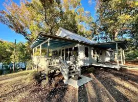 Spacious Luxury Cabin with Resort Amenities Near Zwolle, LA