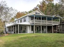 Spacious Lakeview Triplex Cabin with Water Park Access Near Zwolle, Louisiana