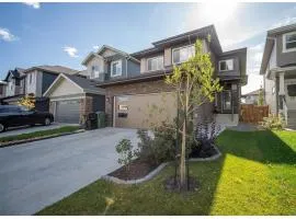 Modern Private 2BR Suite Near Edmonton Airport
