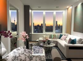 Luxurious Panoramic Skyline Penthouse 2Bedrooms Suites CN Toronto Downtown，位于多伦多的酒店