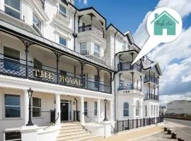 Seafront Apartment with Balcony & Panoramic Views