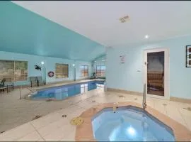 Luxe Buffalo River Retreat - Heated Pool, Spa.