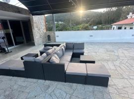 Leonchic - Guest House com Piscina de Água Salgada，位于巴塞卢什的酒店