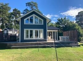 Modern cottage near the sea，位于尼奈斯港的酒店
