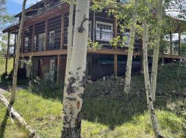 Wilson Mesa, Marshall Trail 378 ~ Posey Meadow Apartment at Wilson Mesa，位于Placerville的酒店
