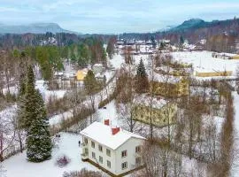 Ljungaverk Takvåning med Ekgolv och badkar nära älven