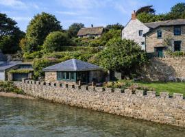 The Boathouse - Salcombe - Spring Time Tiny Home，位于索尔科姆的酒店