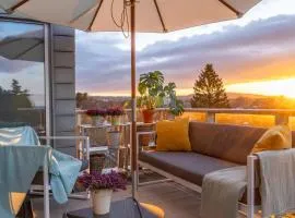 Luxury Treetop Villa-style Panoramic City Views