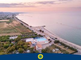 Club del Sole Roseto degli Abruzzi Easy Camping Village，位于阿布鲁齐的罗塞托的酒店
