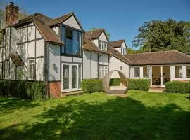 Charming 4-Bedroom Cottage in Henley