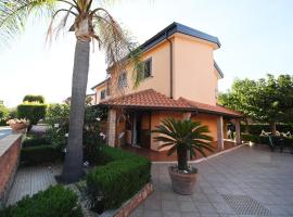 Villa Da Vinci Porto Ada - Private Beach, Giardino & Bikes - 7 Ospiti，位于皮佐的酒店